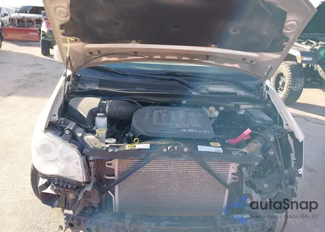 2013 Chrysler Town & Country Limited z USA, uszkodzony, nr VIN 2C4RC1GG4DR590030